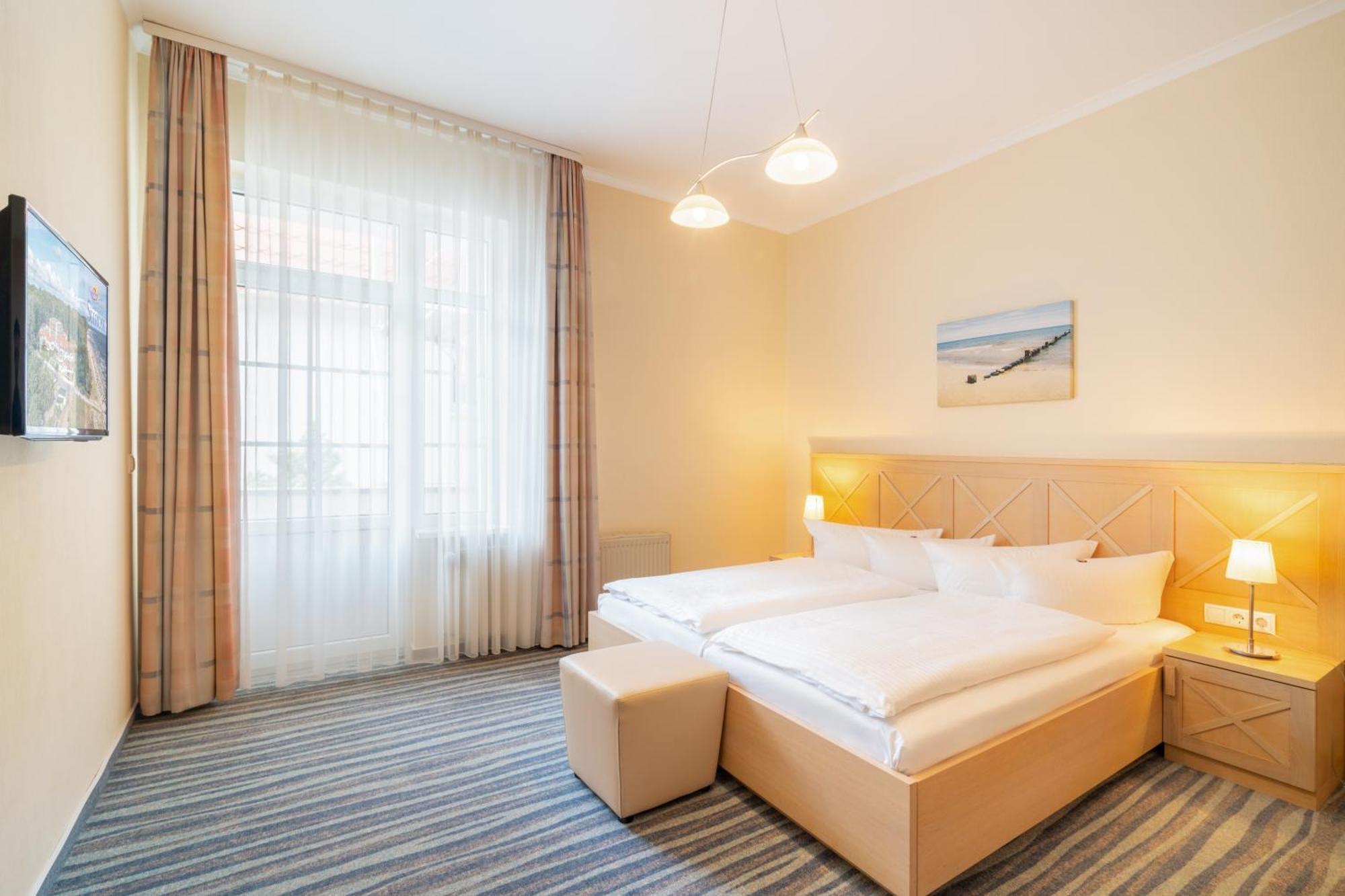 Kölpinsee Strandhotel Seerose מראה חיצוני תמונה