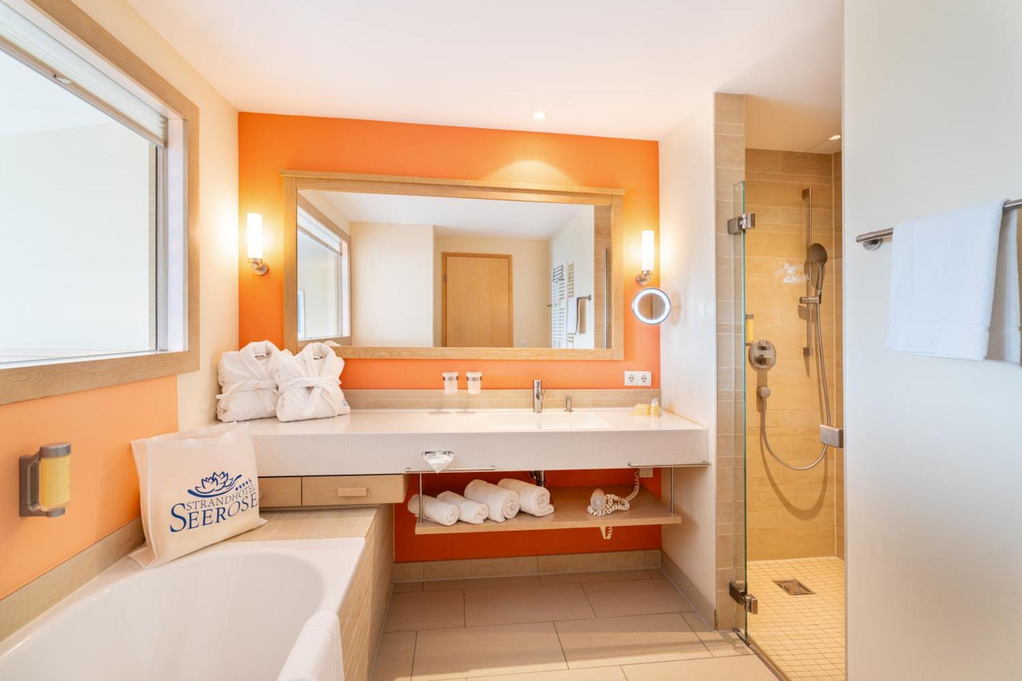 Kölpinsee Strandhotel Seerose מראה חיצוני תמונה