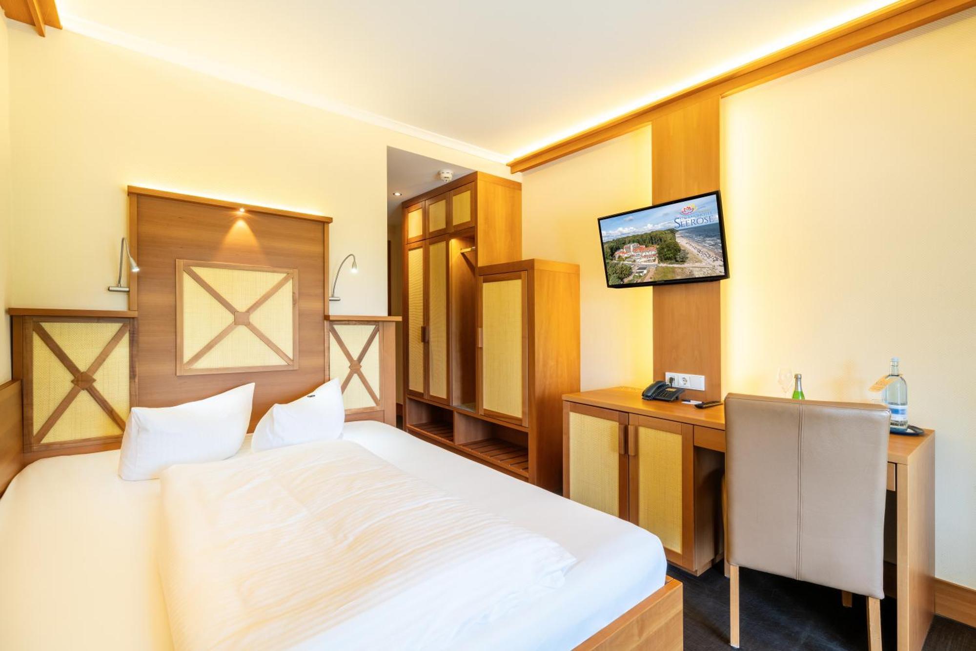 Kölpinsee Strandhotel Seerose מראה חיצוני תמונה