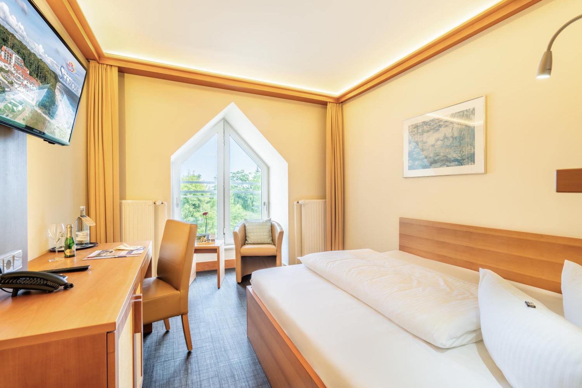 Kölpinsee Strandhotel Seerose מראה חיצוני תמונה