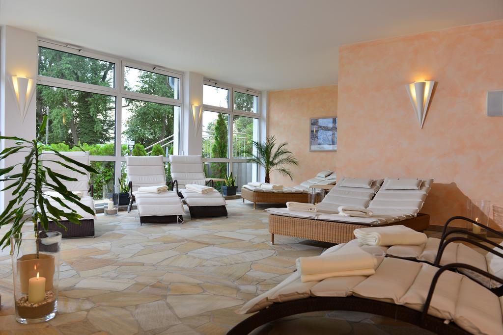 Kölpinsee Strandhotel Seerose מראה חיצוני תמונה